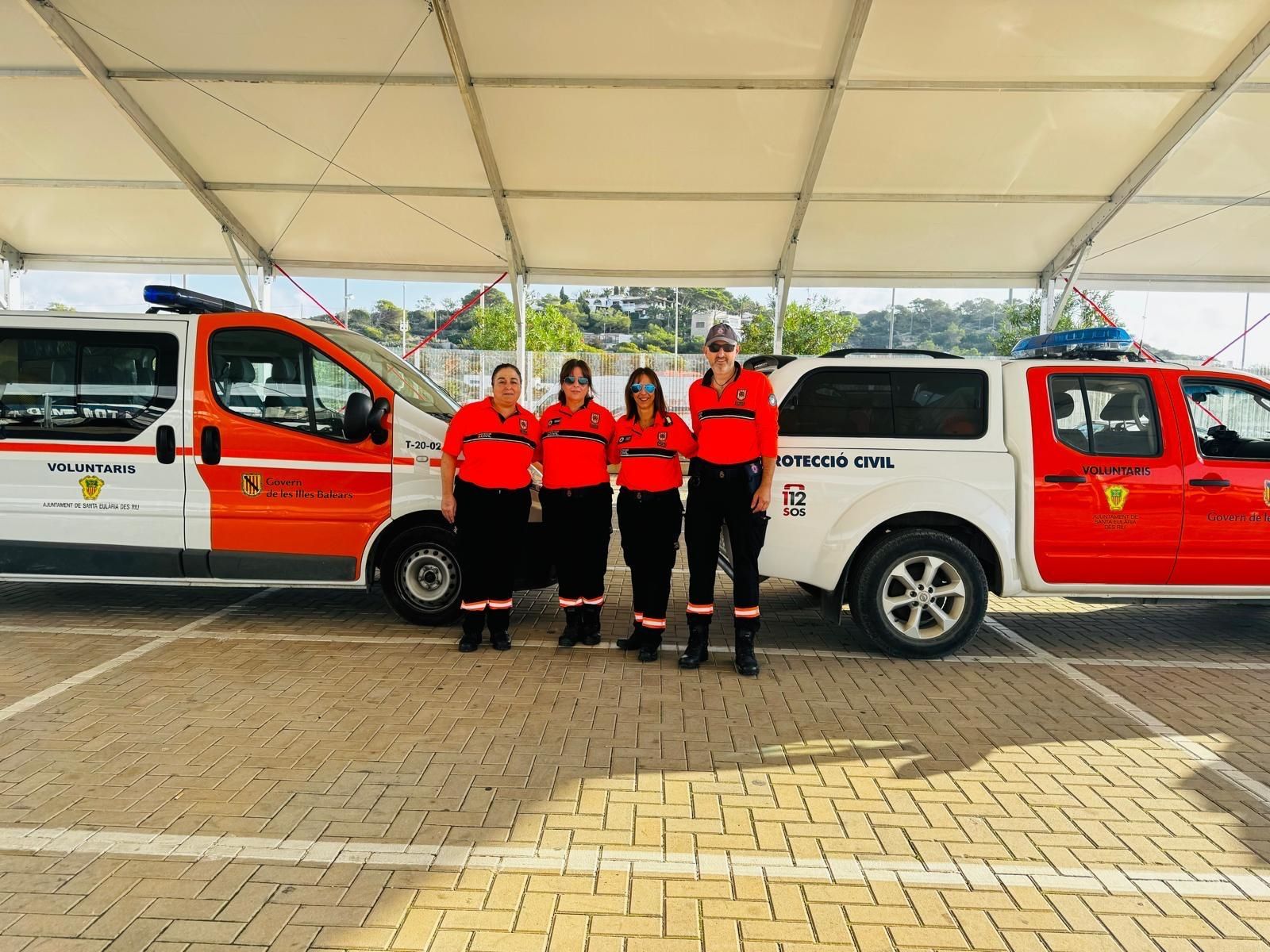 Marxen cap a València els primers quatre voluntaris i dos vehicles de material de Protecció Civil per a ajudar als afectats de la DANA