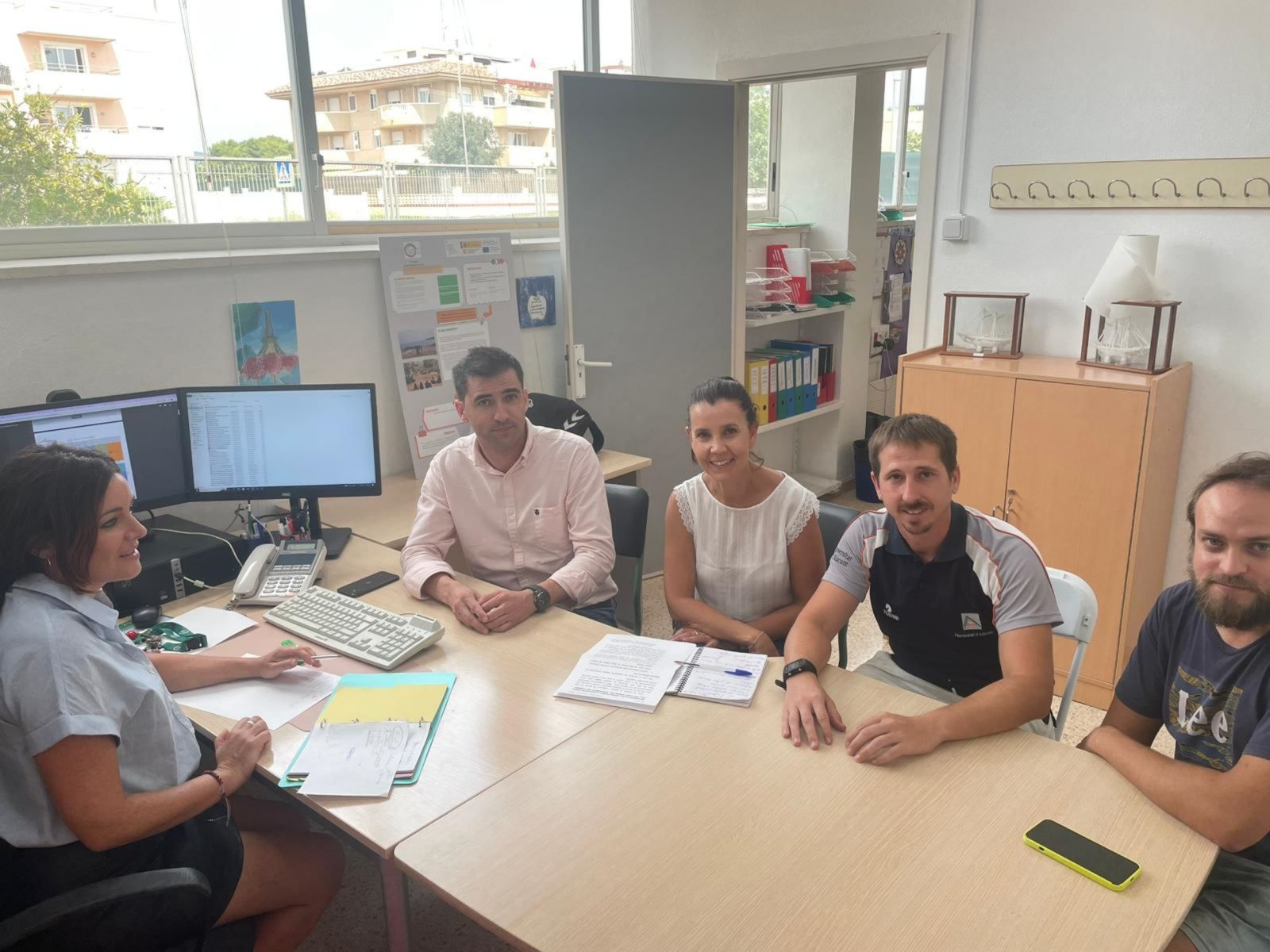 Reunió amb la direcció del Xarc per estudiar les necessitats del centre i l'ús de les pistes esportives municipals