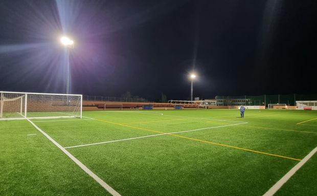 La renovació de l'enllumenat de tres camps de futbol municipals permetran evitar emetre unes 80 tones de CO2 anuals