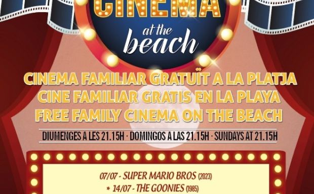 Cinema a la platja de Cala Llonga