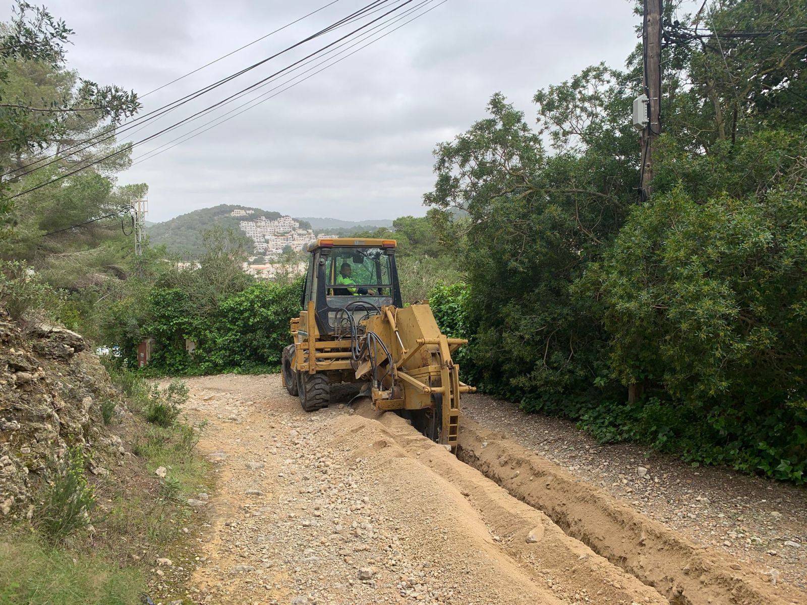 Iniciades les obres per a instal·lar unes bombes de recirculació d'aigua en Cala Llonga