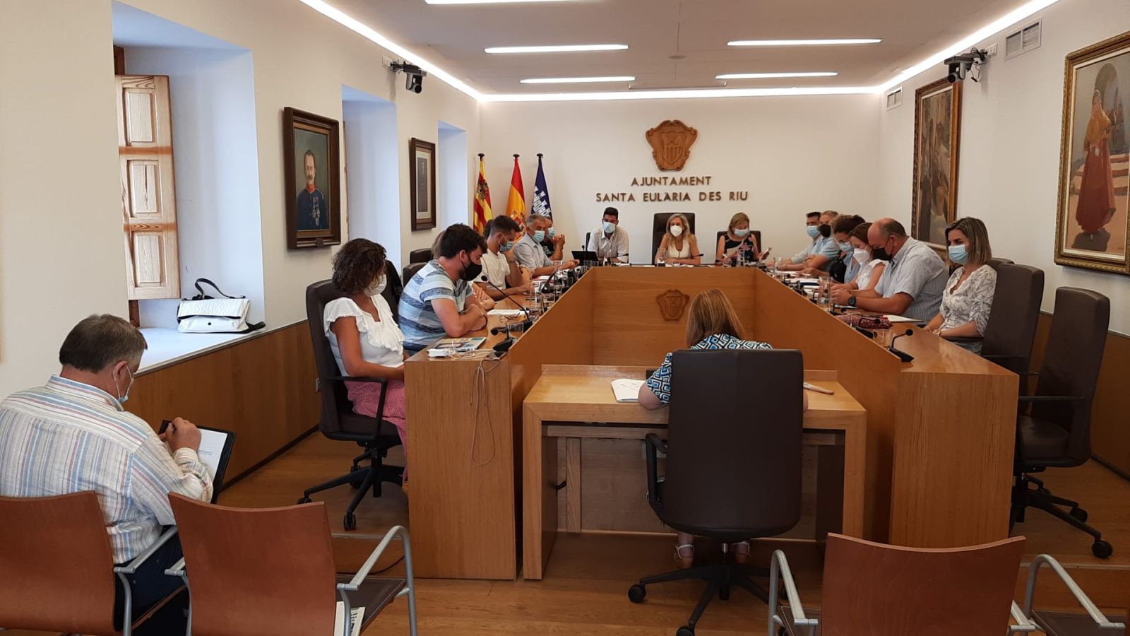 El Ple de Santa Eulària des Riu aprova reclamar a Educació que executi les millores compromeses als col·legis i instituts del municipi