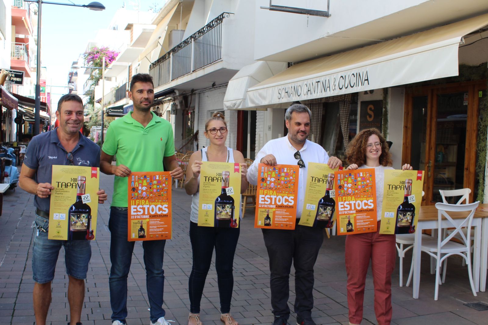 Cita doble a Santa Eulària per gaudir de la gastronomia i de les gangues després de dos anys d'aturada