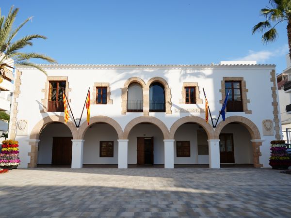 El Ayuntamiento incorporará más de 13 millones de euros para llevar a cabo obras en Sant Carles, Cala Llenya, Can Rimbaus y el segundo campo de fútbol de Santa Eulària