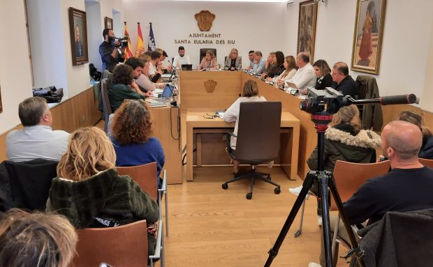 Unanimitat per destinar 2,4 milions a reutilització d'aigua, el Punt Jove de Santa Gertrudis, més aparcament en el Cementeri Nou i millores en el camp de futbol de Jesús