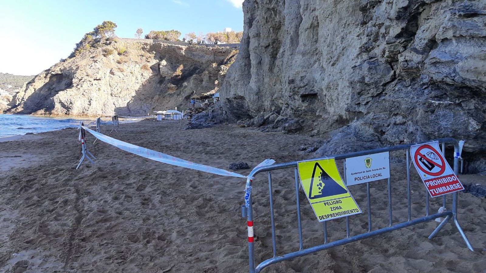 Tancada una part de s'Aigua Blanca per garantir la seguretat pel risc de despreniments