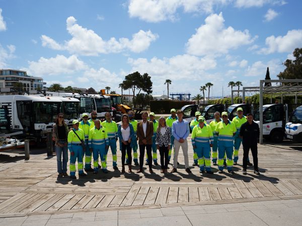 Santa Eulària des Riu estrena su nueva maquinaria de limpieza viaria y de playas