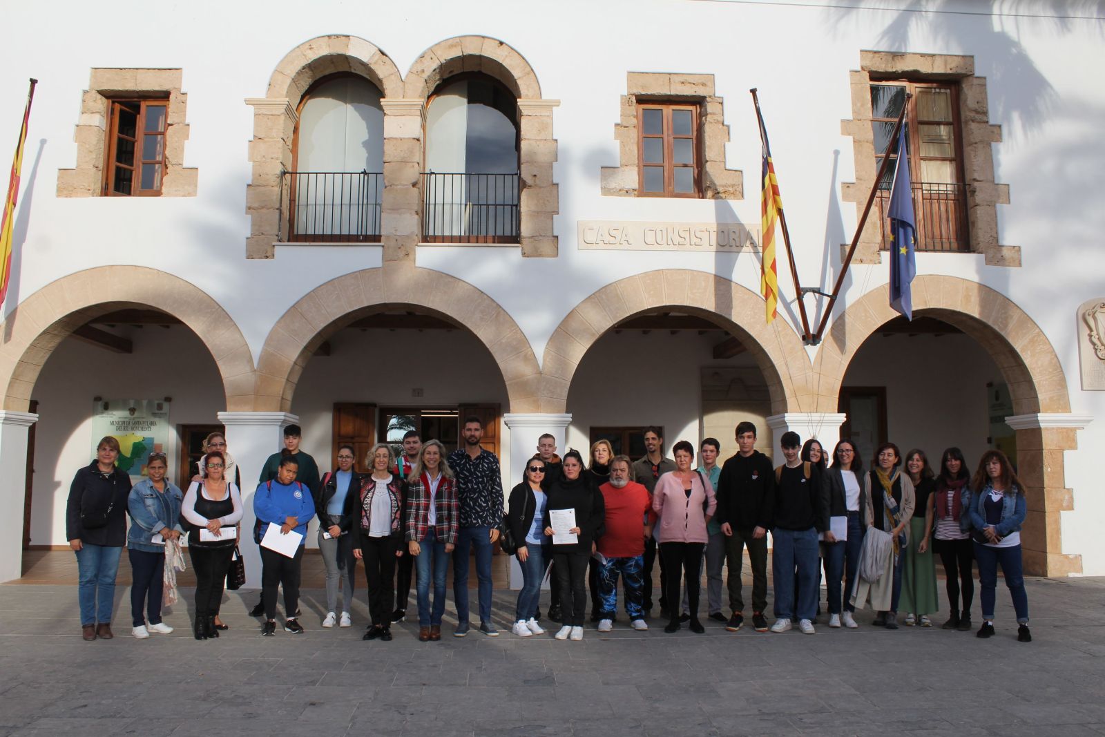 Una vintena de persones inicien els programes mixts SOIB Formació i Ocupació de l’Ajuntament de Santa Eulària des Riu de neteja i d’administració que els permetran formar-se i treballar un any