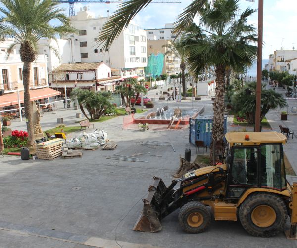 Inicio de las obras de accesibilidad y embellecimiento de la Plaza España de Santa Eulària