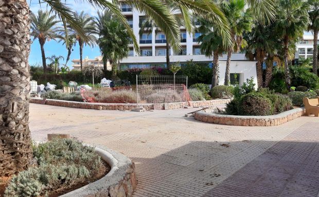 Iniciades les obres per reduir el consum d'aigua a les jardineres del Passeig Marítim de Santa Eulària