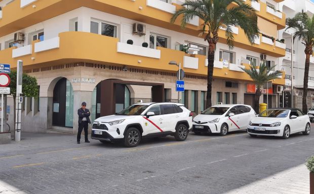 L'Ajuntament de Santa Eulària des Riu avança l'inici dels taxis estacionals a l'1 de maig en augmentar la demanda de serveis i davant les bones perspectives turístiques