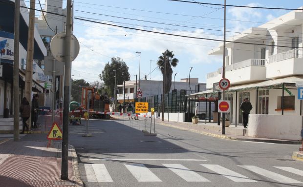 S'inicia la renovació de dos trams de col·lector d'aigües residuals de l'avinguda Punta Arabí des Canar