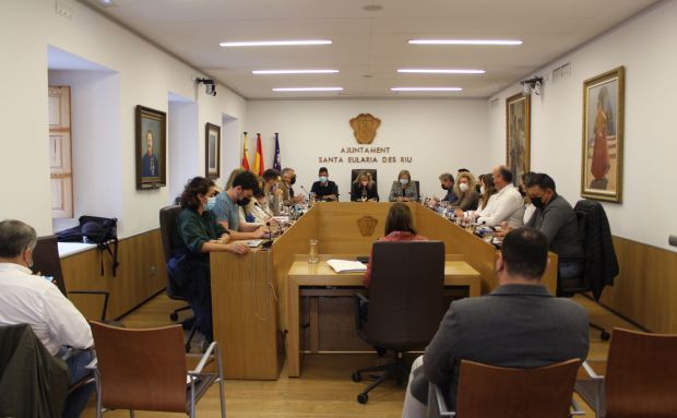 El Ple aprova sol·licitar que es reguli l'ús dels tàsers per a la Policia i més presència de la Guàrdia Civil al municipi