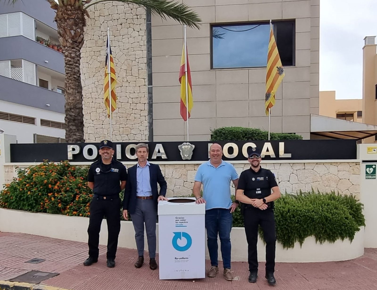 La Policia Local de Santa Eulària s'equiparà amb uniformes reciclables i elaborats amb un teixit fabricat amb plàstics recollits de la mar