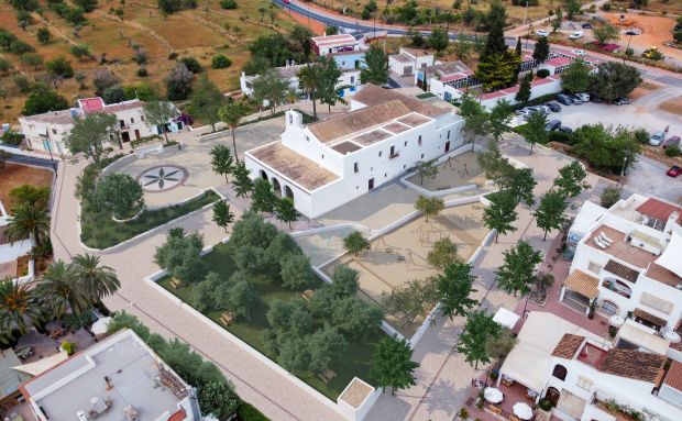 La proposta de conversió en zona de vianants de Sant Carles inclou una gran cisterna per a l'ús d'aigua regenerada, zones d'ombra i una gran plaça per al ball pagès