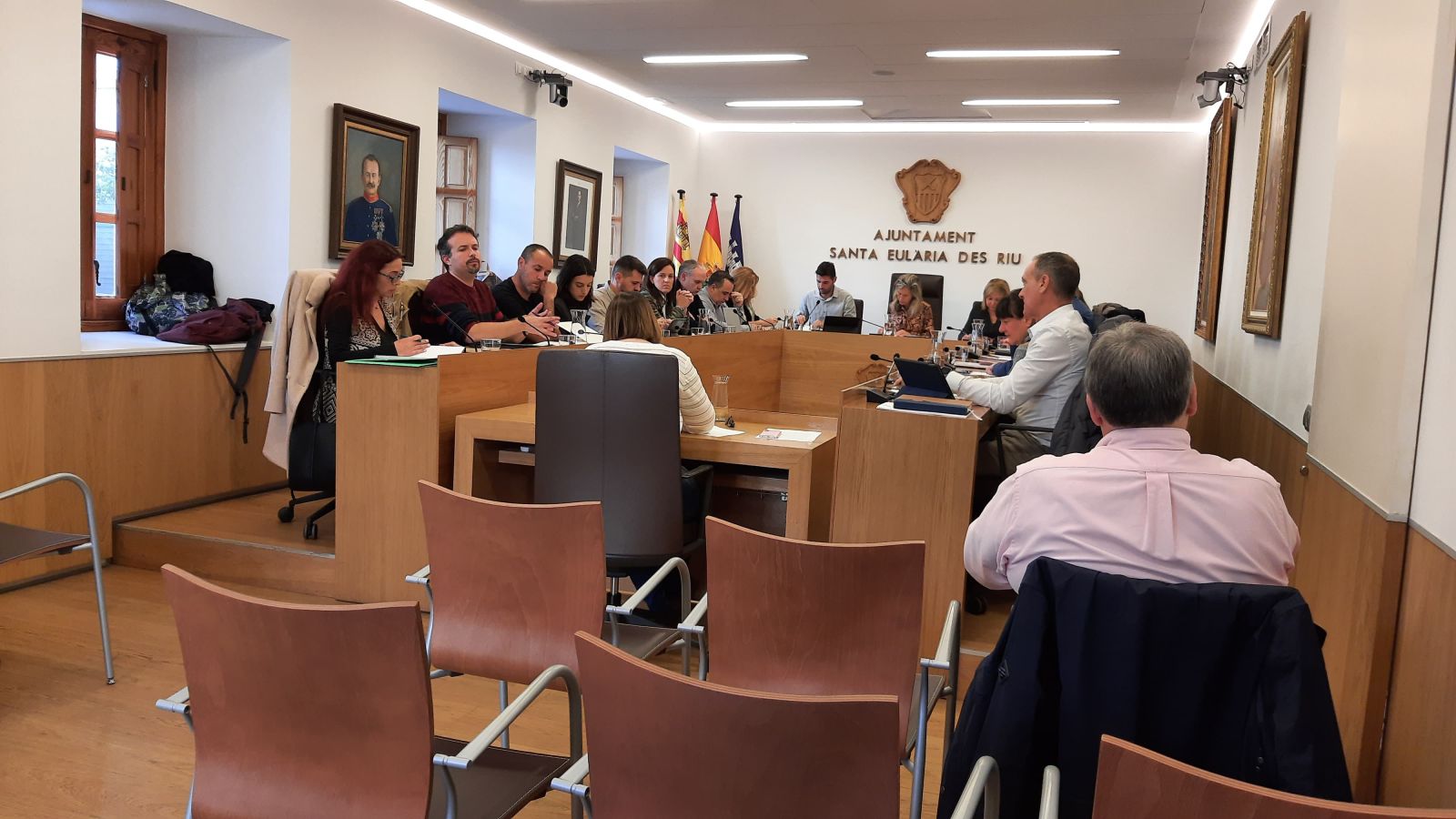 Unanimidad para otorgar la Medalla d’Or a las Asociaciones de Padres y Madres de Alumnos y para dedicar una plaza en es Puig d’en Valls al maestro alfarero ‘Frígoles’