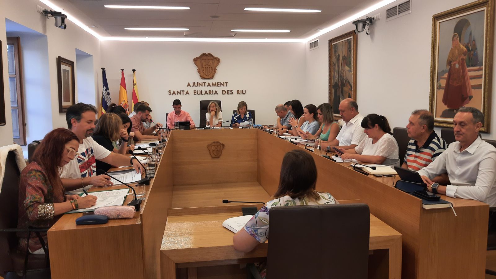 El Ple acorda simplificar la norma per a poder sancionar els habitatges turístics il·legals i inclou la publicitat del mateix en aplicacions i xarxes socials