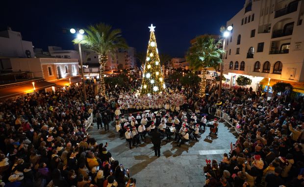 La màgia de la llum i de la música donen la benvinguda al Nadal a Santa Eulària