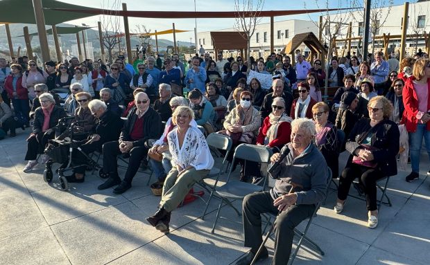 Inaugurada la nova plaça des Puig d’en Valls dedicada al mestre terrisser Frígoles i que compta amb un parc infantil de 1.400 metres quadrats