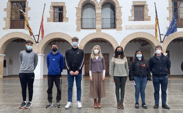 L'Ajuntament de Santa Eulària rep a l'equip de l’IES Quartó del Rei subcampió del regional de l'Olimpiada de Química