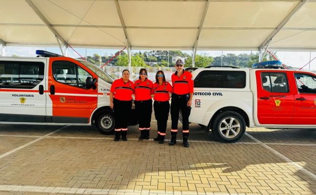 Marxen cap a València els primers quatre voluntaris i dos vehicles de material de Protecció Civil per a ajudar als afectats de la DANA