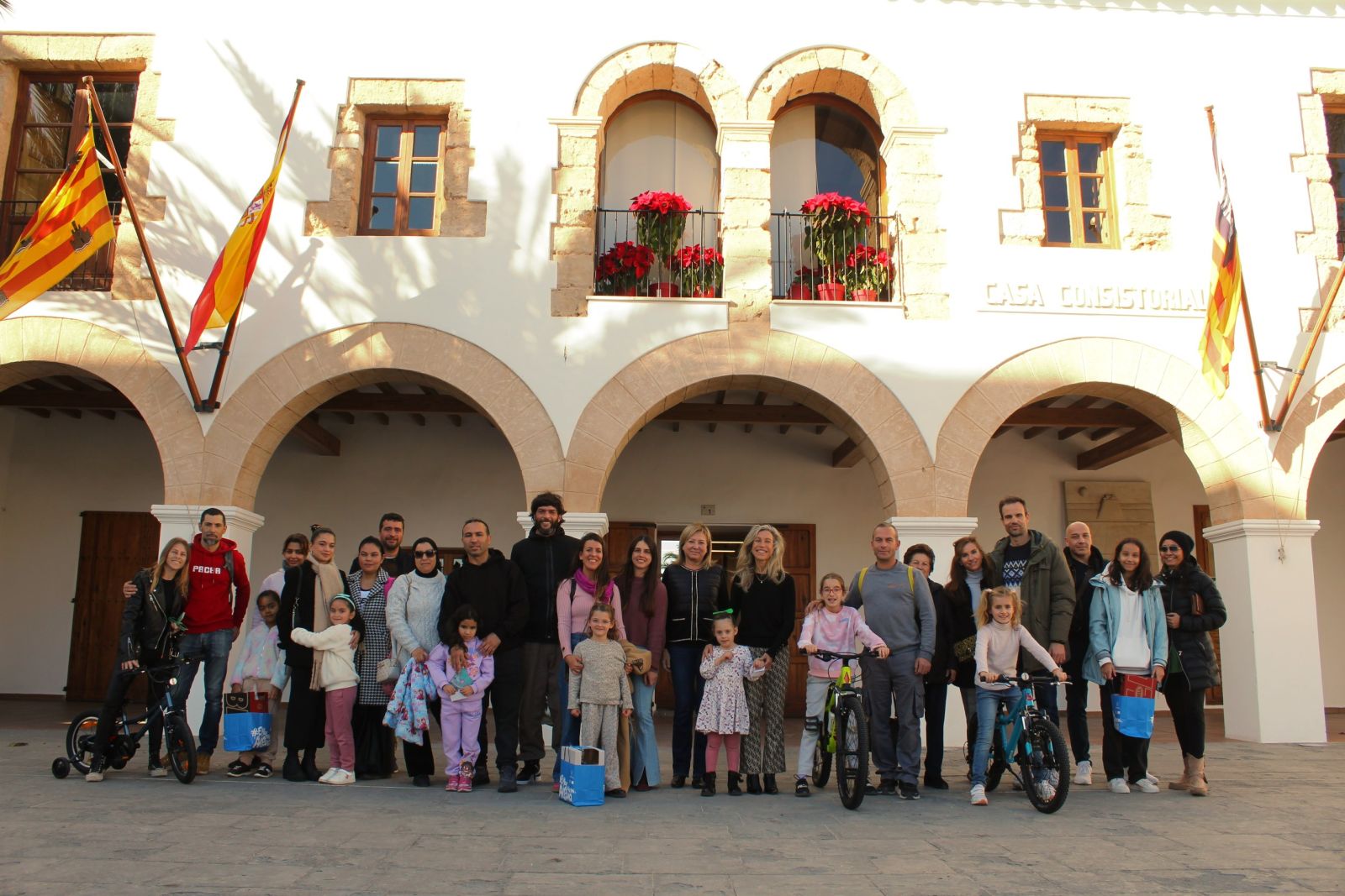 L'Ajuntament lliura bicicletes, kits de seguretat viària i vals per a material escolar als guanyadors del concurs de dibuix infantil de la Setmana Europea de la Mobilitat