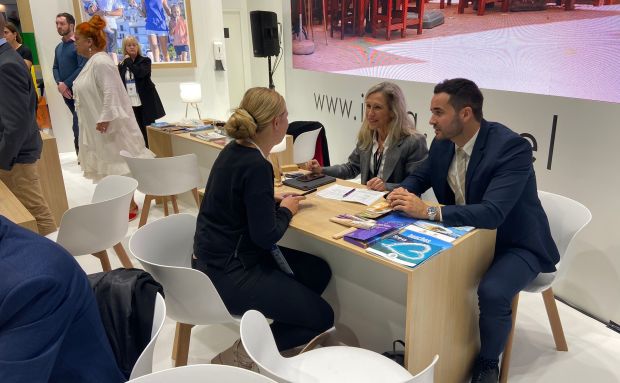 Santa Eulària des Riu presenta la ‘Guia d'activitats nàutiques’ com a novetat principal en la primera jornada de la World Travel Market