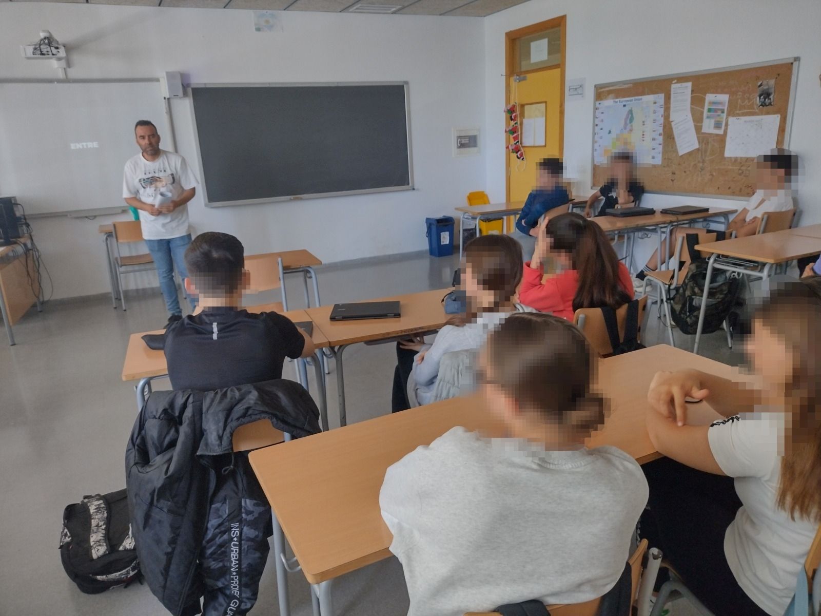 Gairebé 150 alumnes reben claus per combatre l'assetjament escolar gràcies al departament de Policia Tutor de l'Ajuntament de Santa Eulària des Riu