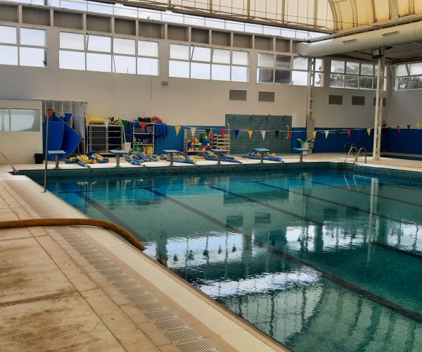 Santa Eulària destina el agua del vaciado de la piscina municipal a la balsa de sa Rota para su aprovechamiento en el riego