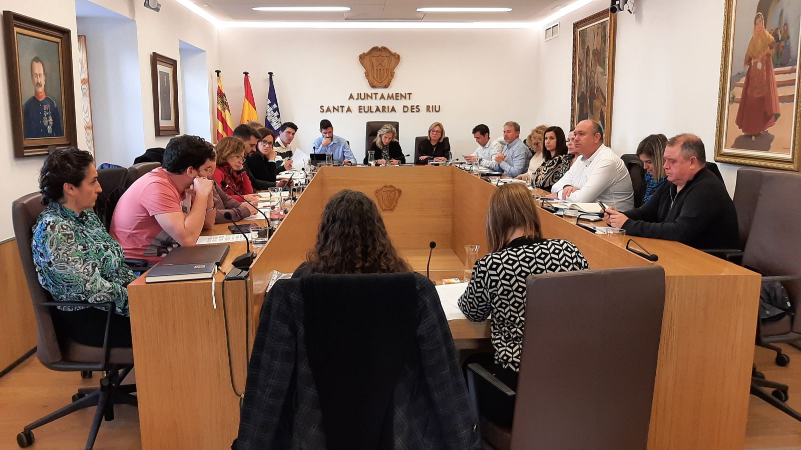 El Ple aprova per unanimitat treure 10 noves llicències temporals de taxi i 12 fixes per millorar la prestació del servei