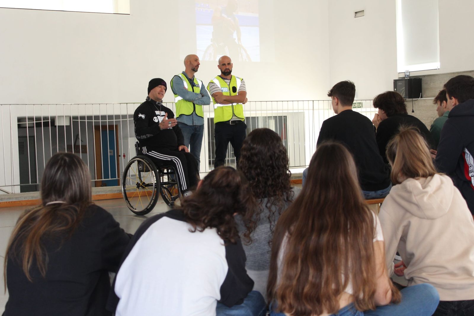 Xerrades de seguretat viària per als alumnes del Quartó del Rei amb el basquetbolista amb mobilitat reduïda Pablo Hempler