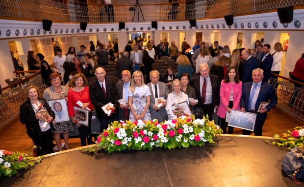 El Teatre Espanya acull el lliurament de la XII Medalla d'Or de Santa Eulària des Riu, concedida a les associacions de majors de les cinc parròquies