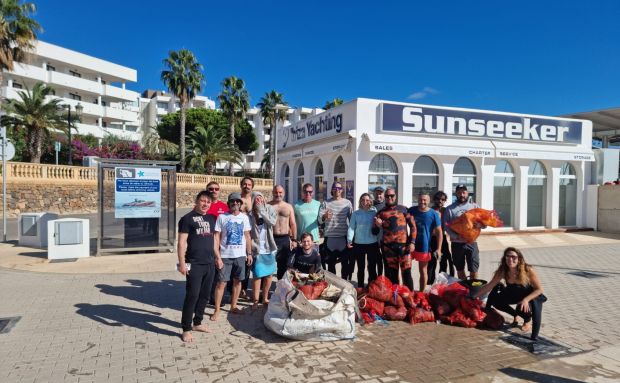 Retirats uns 800 quilos de residus del mar en la segona jornada 'Santa Eulària neta fins al fons'