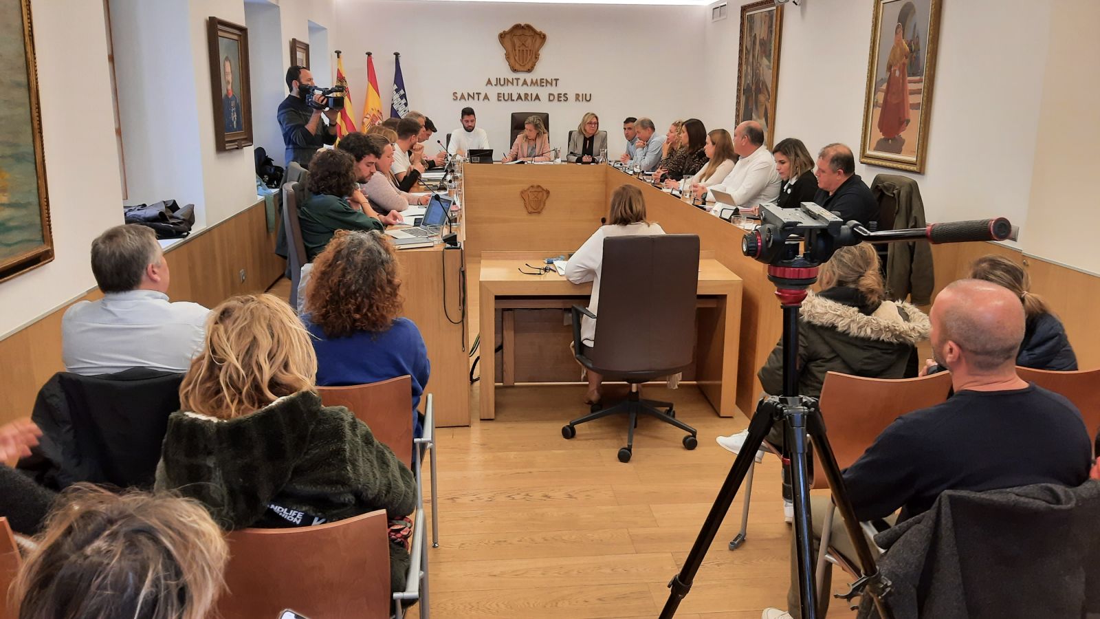 Unanimitat per destinar 2,4 milions a reutilització d'aigua, el Punt Jove de Santa Gertrudis, més aparcament en el Cementeri Nou i millores en el camp de futbol de Jesús