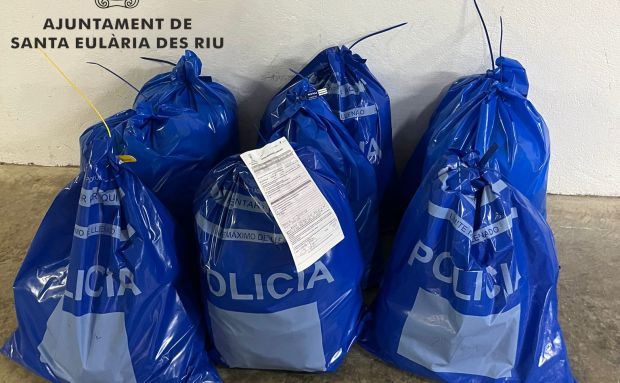 Aixecades 26 actes per venda ambulant a les platges en el que va d'any, una infracció que es pot sancionar amb 750 euros