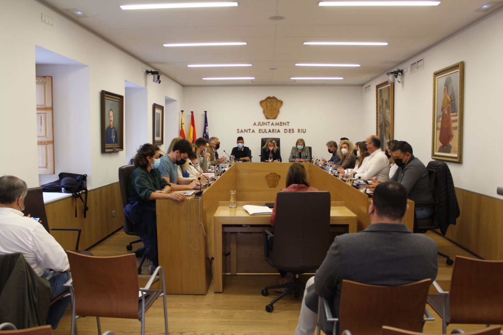 El Ple aprova sol·licitar que es reguli l'ús dels tàsers per a la Policia i més presència de la Guàrdia Civil al municipi