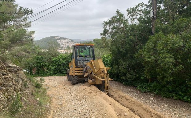 Iniciades les obres per a instal·lar unes bombes de recirculació d'aigua en Cala Llonga