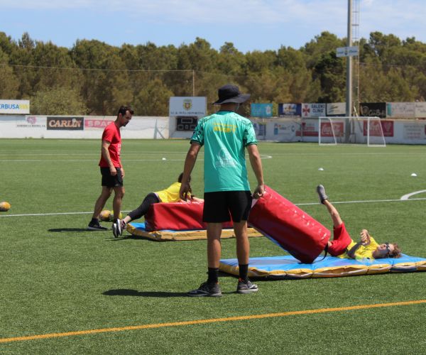 La Guia Esportiva Municipal inclou 40 activitats per a menors desenvolupades per clubs i federacions en el municipi