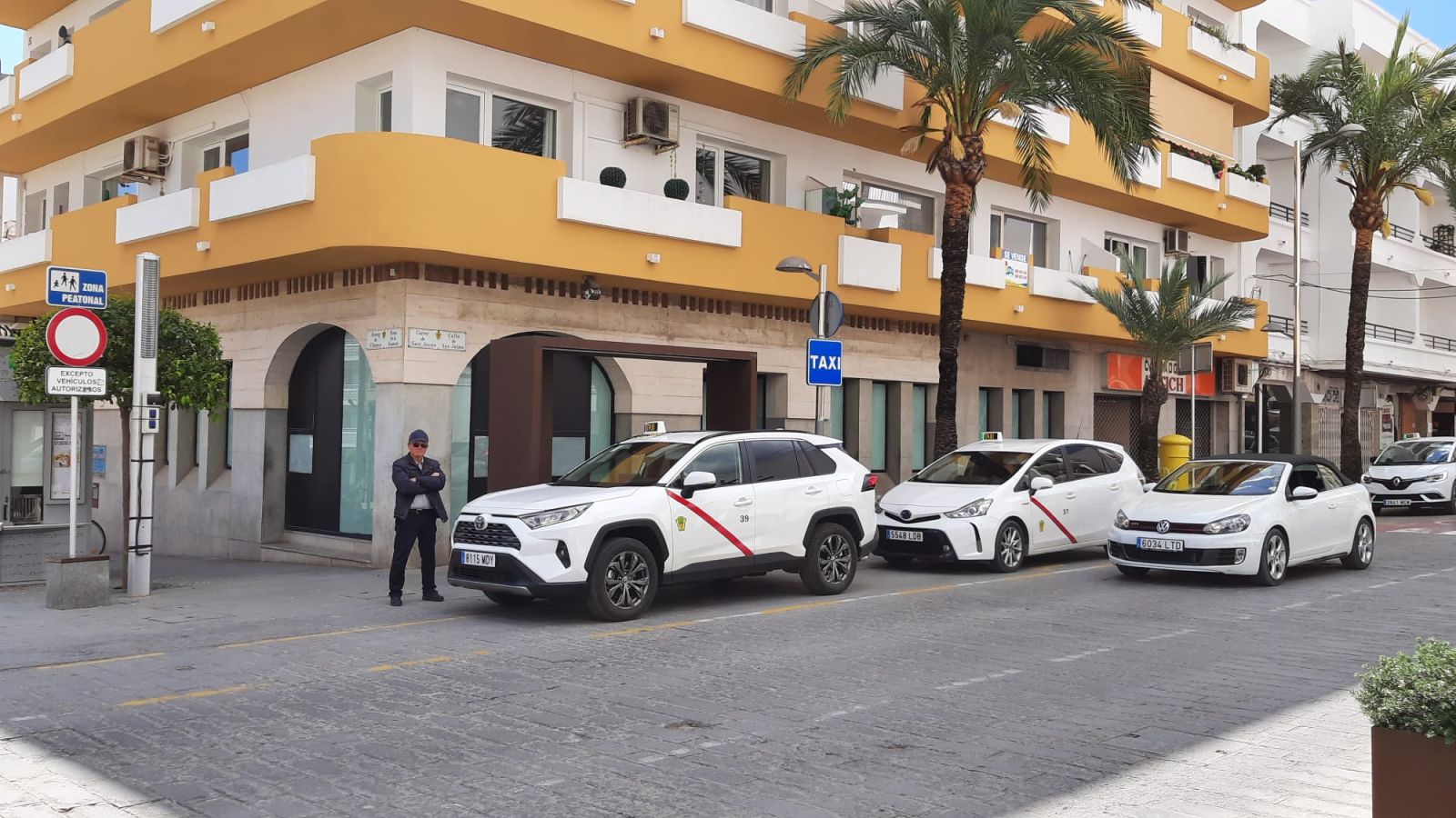 L'Ajuntament de Santa Eulària des Riu avança l'inici dels taxis estacionals a l'1 de maig en augmentar la demanda de serveis i davant les bones perspectives turístiques